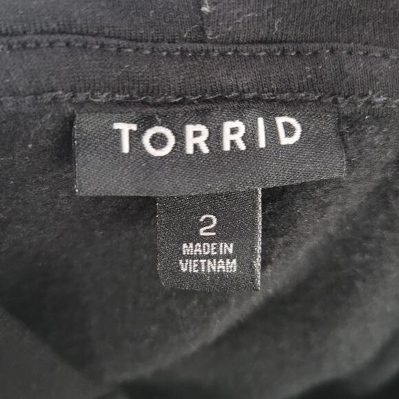 Torrid Lace Up Black Hoodie Cozy Fleece Snake Rose, size 2 - Picture 5 of 8